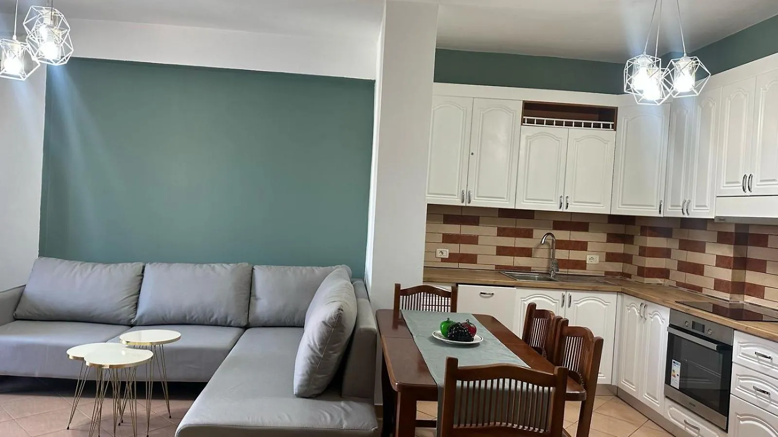 Osmenaj Seaside Apartment Vlorë 0*,  Αλβανία